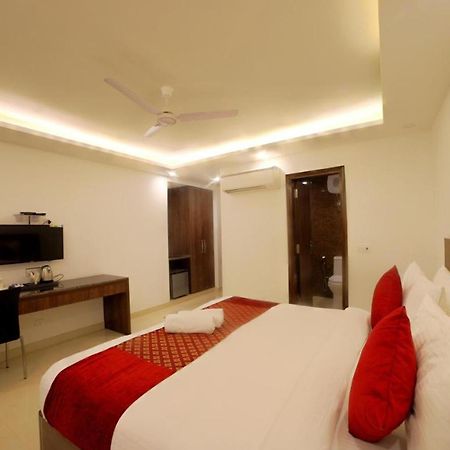 Hotel Peridot Near Igi Delhi Airport Нью-Дели Экстерьер фото