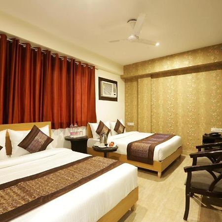 Hotel Peridot Near Igi Delhi Airport Нью-Дели Экстерьер фото