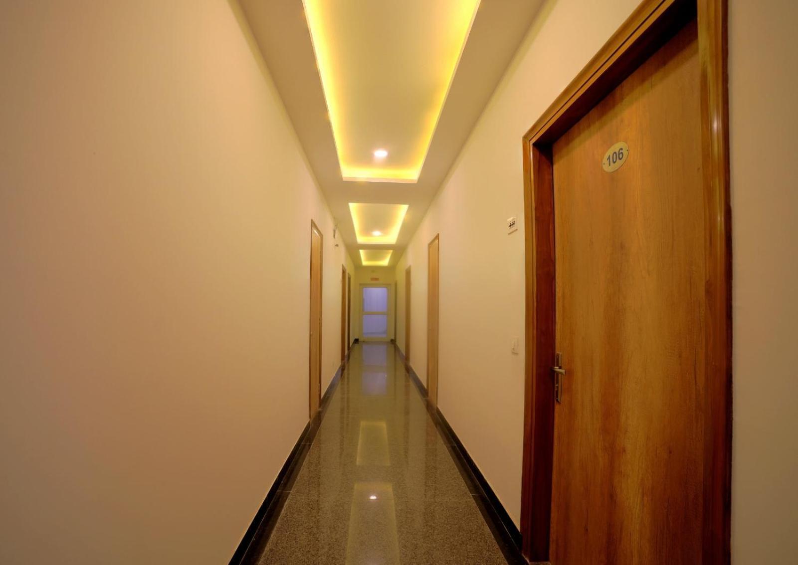 Hotel Peridot Near Igi Delhi Airport Нью-Дели Экстерьер фото