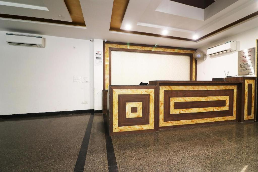 Hotel Peridot Near Igi Delhi Airport Нью-Дели Экстерьер фото